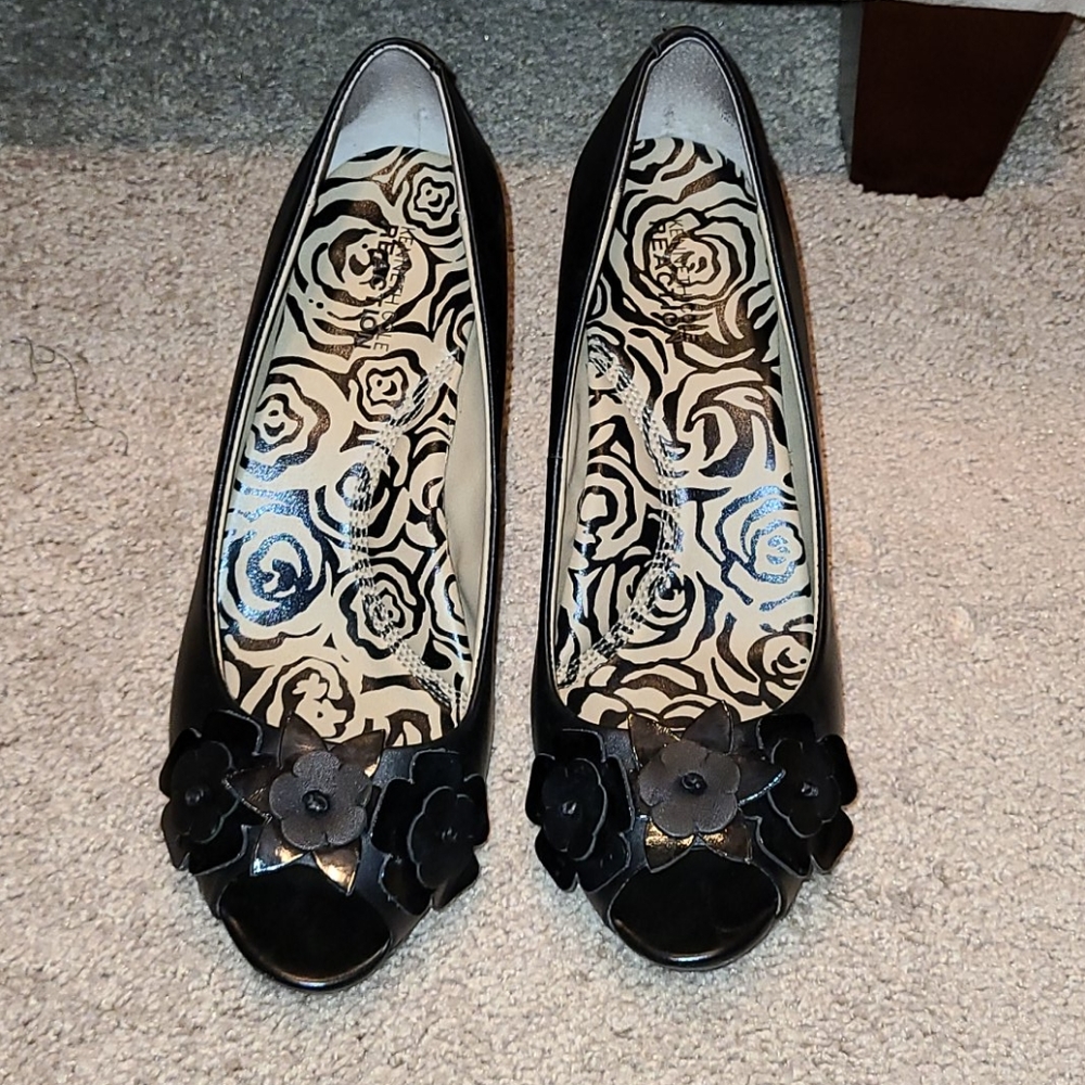 Kenneth Cole Reaction Wedges